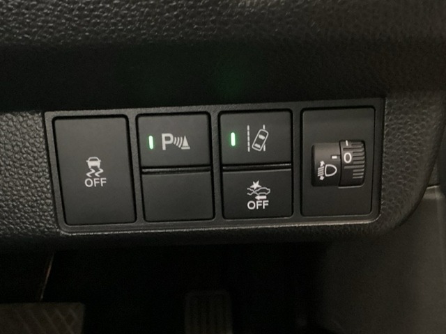 先進の安全装備がついています。詳しい装備内容、仕様等につきましてはスタッフにお問合せ下さい。