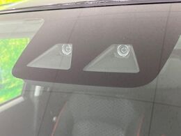 【トヨタセーフティセンス】走行中に前方の車両等を認識し、衝突しそうな時は警報とブレーキで衝突回避と被害軽減をアシスト。より安全にドライブをお楽しみいただけます。