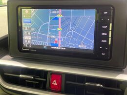 【ナビゲーション】目的地までしっかり案内してくれる使いやすいナビ。Bluetooth接続すればお持ちのスマホやMP3プレイヤーの音楽を再生可能！毎日の運転がさらに楽しくなります！！