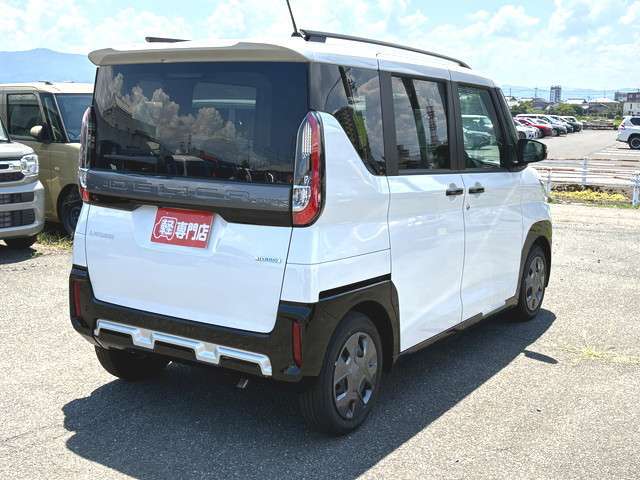 【保険】自動車保険のスペシャリストがお客様の立場になってお客様に最適な自動車保険のご提案や万が一の時の事故対応にあたりますので、ご安心ください。