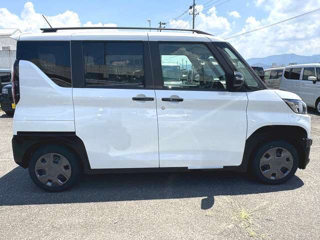 【届出済未使用車とは】自動車の分類では「新車」「中古車」この2種類しかありません。走行距離が100km未満かつ初度登録または初度届出された車両を「届出済未使用車」と呼んでいます。