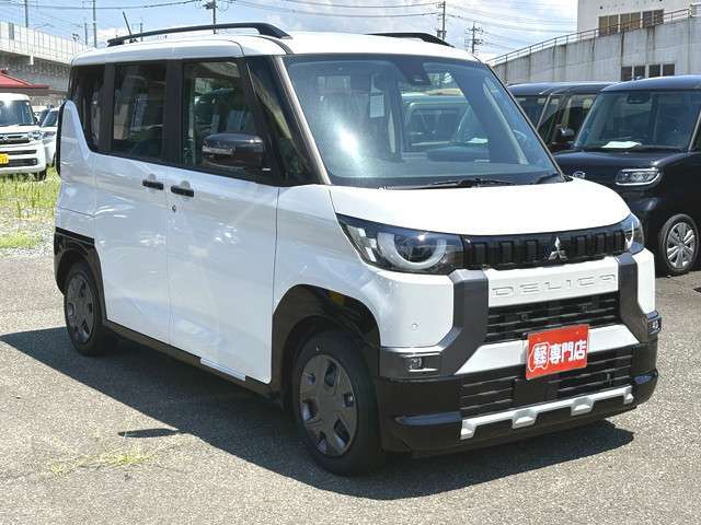 新車と同様の保証（有料）がつけられます。また各地域の店舗に最新の大型整備工場とプロメカニックが常駐しておりアフターメンテナンスもお任せください。