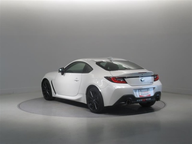 ご覧の車両以外にも多数のU-Carを展示販売しております。
