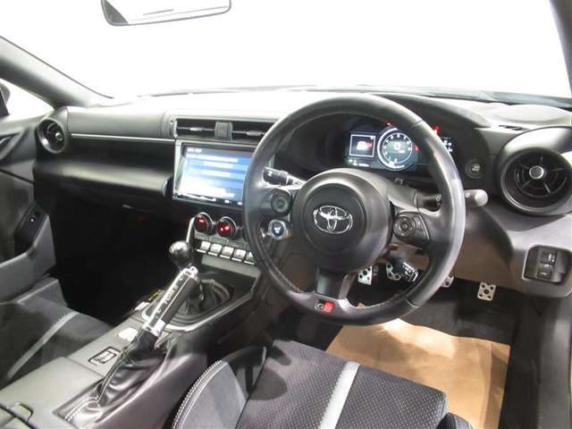 見通しのよいすっきりとした視界で、誰でも運転しやすいです。運転のしやすさは疲れにくさにも繋がりますよ♪