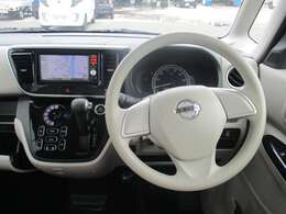 ハンドル周りです！ボタンの配置やメーターのイメージなどご覧ください♪♪