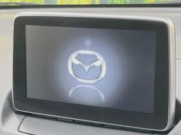 【メーカー純正ナビ】インテリアに溶け込むスタイリッシュな「専用設計」メーカーナビを装備♪視認性や操作性など基本性能にも優れ、より上質なカーライフをお楽しみいただけます。