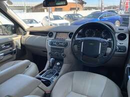 納車時には、車両ごとのウィークポイントをおさえた点検・整備を行います。専用のテスターを使用し、修理を要する箇所や交換を要する箇所はしっかりと修理をしてからご納車いたします。