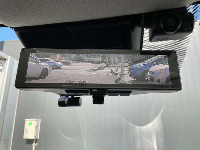 荷物をたくさん載せても後ろの確認が出来る便利なインテリジェントルームミラー！