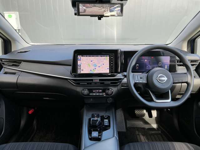 視界が広くなるようナビとメータパネルは見やすい低い位置にあります。