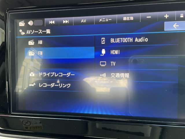 BluetoothやフルセグTV、スマホのミラーリングも出来るHDMIなどオーディオ機能も充実してます。