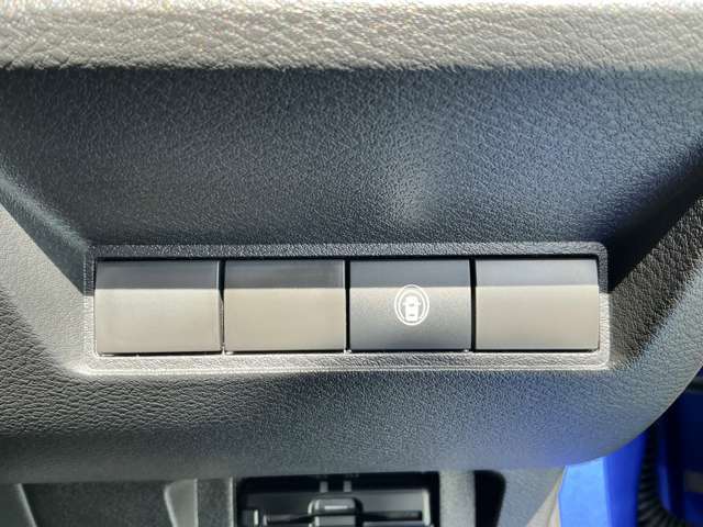 車線逸脱防止装置も付いています。