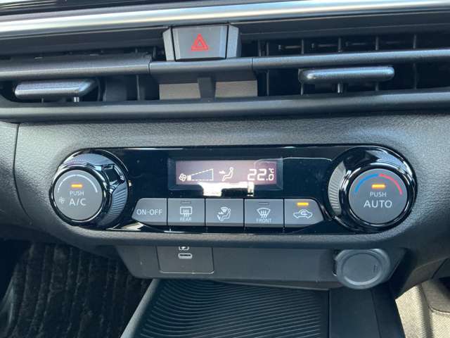 季節問わず快適に過ごせるオートエアコン。