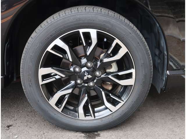 純正アルミホイール　タイヤサイズは225/55R18インチ