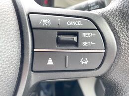 【アダプティブクルーズコントロール】高速道路での長距離走行が楽に！！自動で速度を保つクルーズコントロールが、衝突軽減システムと連携し、前方の車両を感知して車間を保つように速度調節してくれます！！