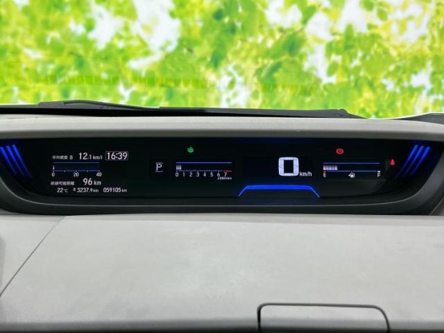 WECARSの展示場では実際に見て、触ってお車をお選びいただけます！知識の豊富な営業スタッフが様々なカーライフをご提案いたします！