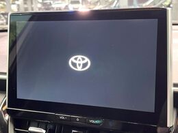 【10.5インチナビ】高級感とインパクトのある大画面ナビを装備。各種オーディオ操作はもちろん、スマホ連携もできる利便性の高いナビです♪