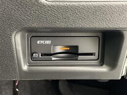 【ETC2.0（DSRC）】ETCカードを挿入すれば料金所はノンストップで通過できます。ETC限定の割引や、高速道路の情報提供サービスを利用できます。