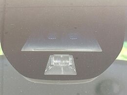 【シティブレーキアクティブシステム】低速走行中に前方の車両等を認識し、衝突しそうな時は警報とブレーキで衝突回避と被害軽減をアシスト。より安全にドライブをお楽しみいただけます。