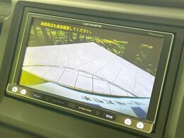 【バックカメラ】駐車時に後方がリアルタイム映像で確認できます。大型商業施設や立体駐車場での駐車時や、夜間のバック時に大活躍！運転スキルに関わらず、今や必須となった装備のひとつです！