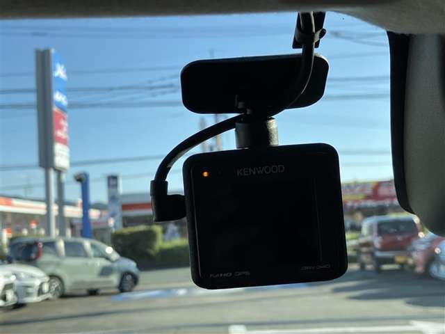 万が一のトラブルのときにも役に立つドライブレコーダーを装備しています。側面衝突や幅寄せ・割り込み対策に！