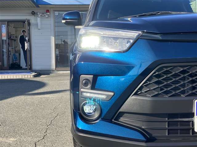 LEDヘッドライト！悪天候や夜間走行時も視界良好で安心してお乗りいただけます！