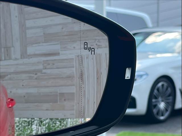 ブラインドスポットモニター搭載で後方から接近する車両にも簡単に気づけます。