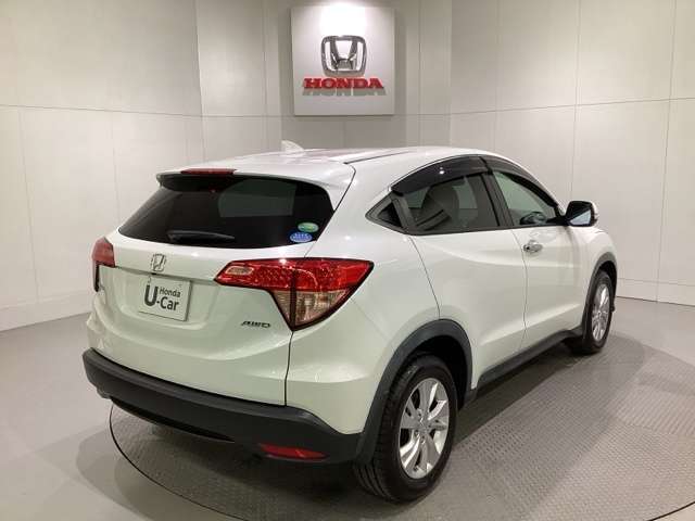 【Honda認定中古車 U-Select】　は3つの安心をお約束します。　1　Hondaのプロが整備した安心。 2　第三者機関がチェックした安心。　3　購入後もHondaが保証する安心。