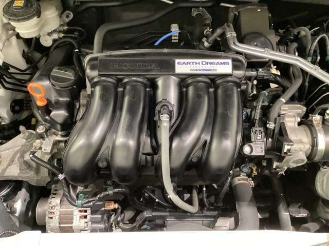 ホンダスタッフがしっかり整備して保証付きにてお渡し致します。エンジンルーム＆室内ルームともにクリーニング済みで清潔です。快適なドライブをお楽しみください。