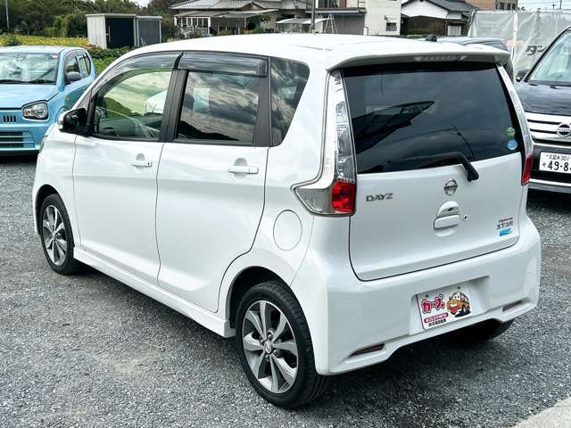 当店では軽自動車から普通車まで幅広くオールメーカーの車種・色・グレードを豊富に揃えております。