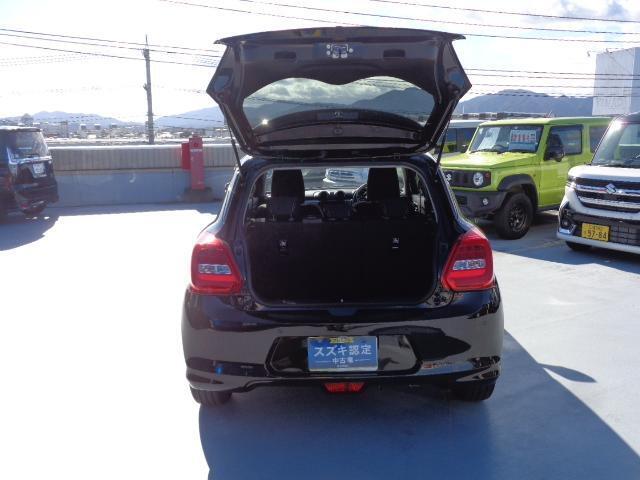 大きく開くバックドアと広いラゲッジスペース