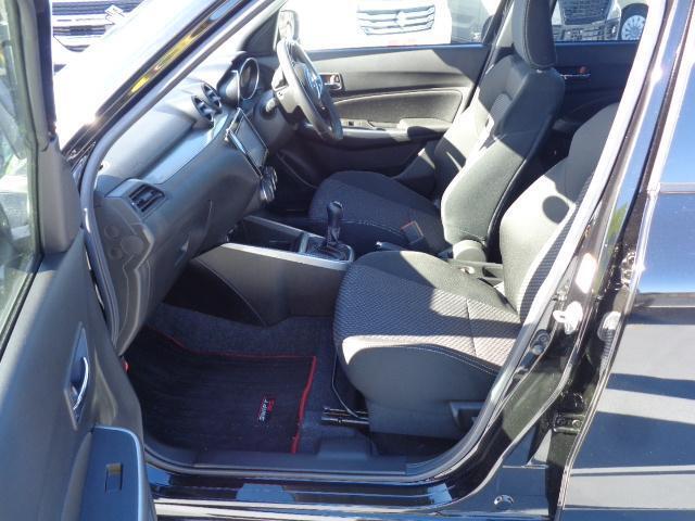 内装もとてもきれいです。お越しの際は、お気軽に見て・触れて・座ってみて下さい。