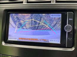 【バックカメラ】駐車時に後方がリアルタイム映像で確認できます。大型商業施設や立体駐車場での駐車時や、夜間のバック時に大活躍！運転スキルに関わらず、今や必須となった装備のひとつです！