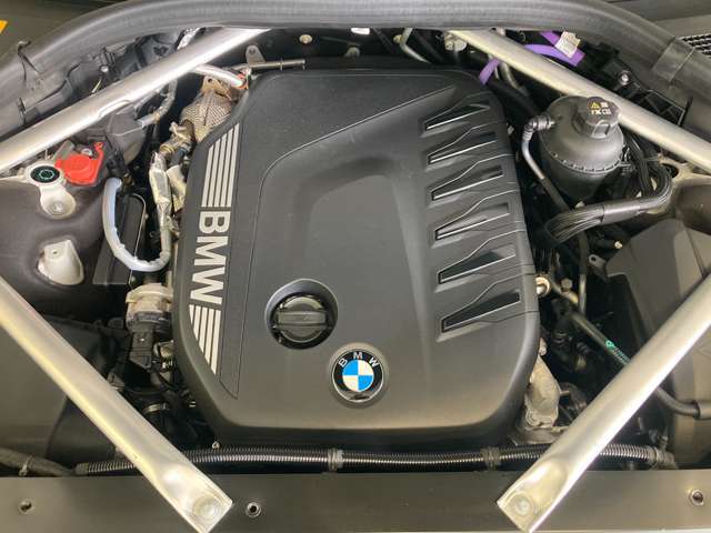 BMWのエンジンは世界的にも認められている高性能エンジンです。レスポンスがよく高回転型の心地よい吹きあがりなど駆け抜ける歓びのキーになる部分でございます。