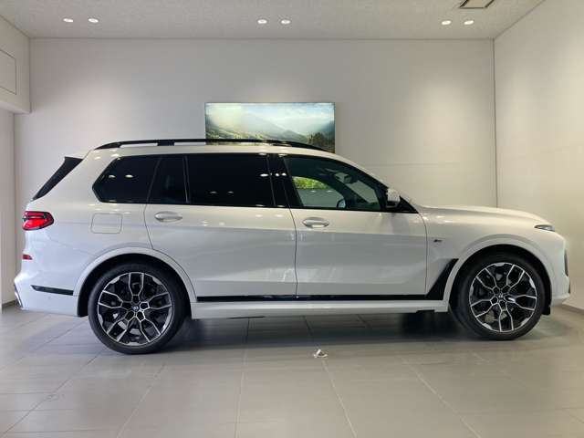 BMWでは重量配分にもこだわりがあり、FRモデルでは50：50とFFモデルでも60：40と前後の重量バランスにこだわり、軽快なハンドリングを実現しております。