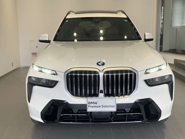 BMW代表的な特徴のキドニーグリル。BMWのすべてのモデルに採用され、BMWらしさを強調しております。