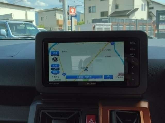 社外のナビになります。