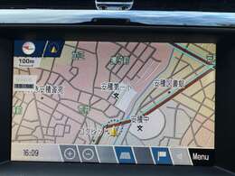 ナビが装備されてますので初めて訪れる場所でも迷わずに目的地に到着できますね♪長距離ドライブでCDも聞くことが出来るので、ドライブも一層楽しくなりますよ♪