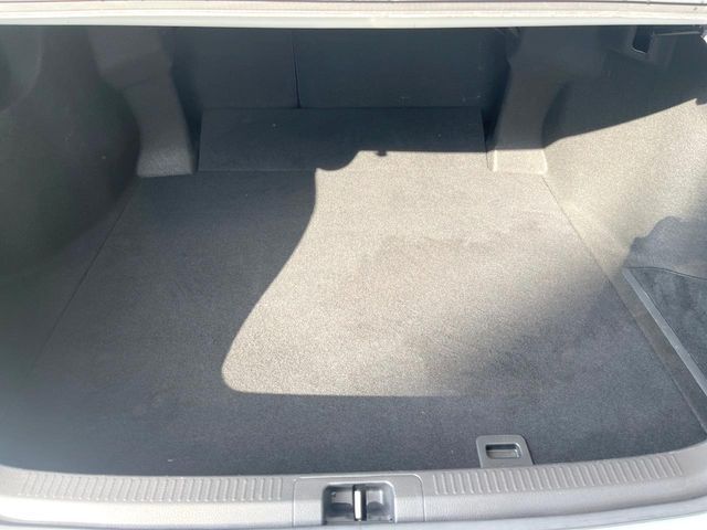 普段のお買い物や通勤、送迎等に十分な荷室スペースを確保しております。