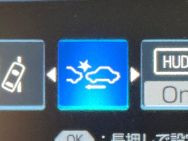 【プリクラッシュセーフティ】前方の車両等を検知し、衝突しそうな時は警報で注意を促し、ブレーキを踏む力をサポート。ブレーキを踏めなかった場合は衝突被害軽減ブレーキが作動、衝突回避をサポートします。