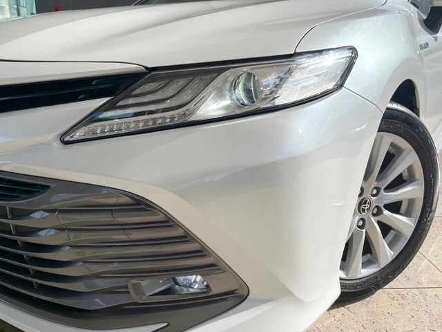 【LEDヘッドライト】悪天候や夜間走行時も良好な視界を確保し安心して運転できる高輝度LEDヘッドライトを装備！点灯速度が早く、消費電力も抑えられています。