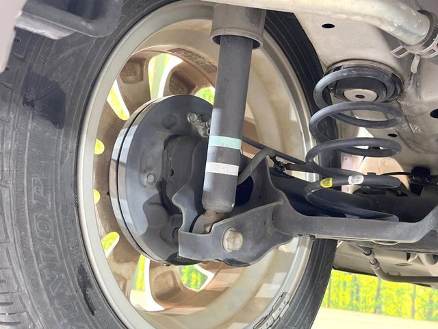 お車を安心してお乗りいただく為には、足回りの定期点検が欠かせません。サービスサポート（有償保証）では無料点検もご提供しており、安心のカーライフをお過ごしいただけるサポート体制が整っています。