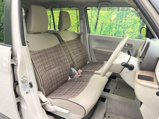 運転席シート廻りは使用感も少なく、良好な状態となっています。丁寧に使われていたことがよくわかりますね。