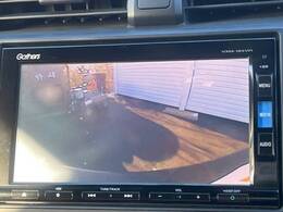 【バックカメラ】駐車時に後方がリアルタイム映像で確認できます。大型商業施設や立体駐車場での駐車時や、夜間のバック時に大活躍！運転スキルに関わらず、今や必須となった装備のひとつです！