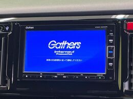 【純正ナビ】人気の純正ナビを装備しております。ナビの使いやすさはもちろん、オーディオ機能も充実！キャンプや旅行はもちろん、通勤や買い物など普段のドライブも楽しくなるはず♪