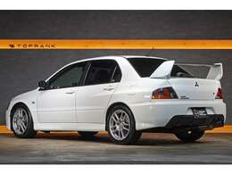 来店の際は事前予約をお願いします。ご予約のない場合、在庫状況によりご案内できかねる場合がございます。