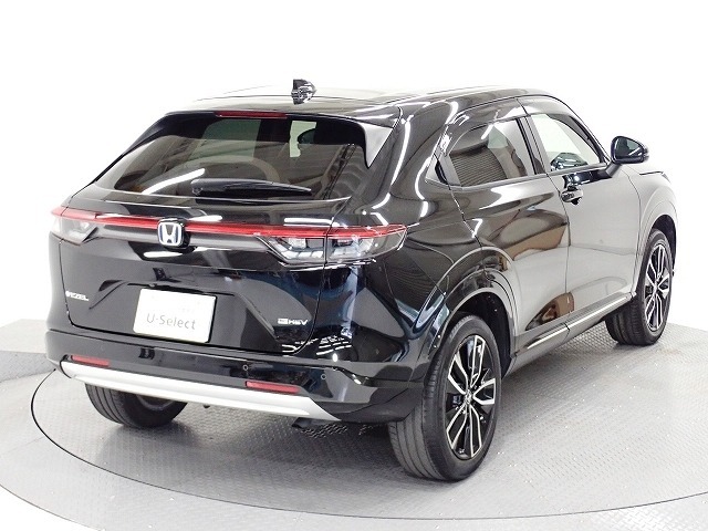 プライバシーガラスが装備されています。外を見るときには気にならずに、後方車両からは車内が見えにくい設計です、周りを気にせず、快適に運転できますよ。