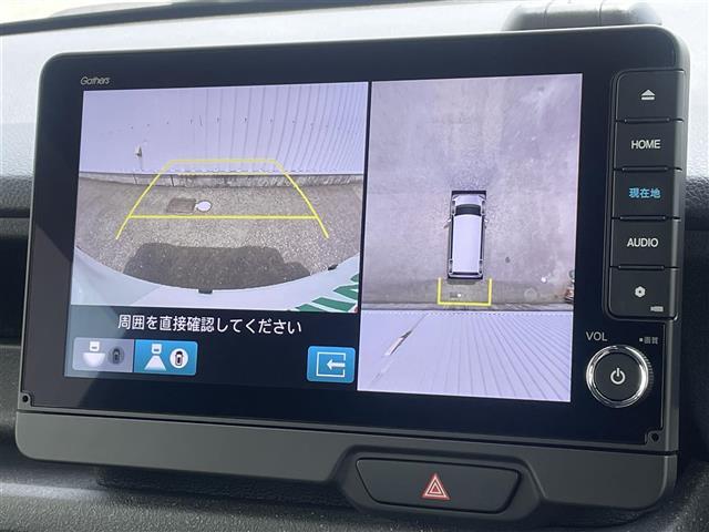 【マルチビューカメラシステム】まるでクルマを真上から見下ろしたかのような視点で駐車をサポートします！クルマの斜め後ろや真横など、前後左右の4つのカメラの映像が合成されて、モニターに映し出されます。