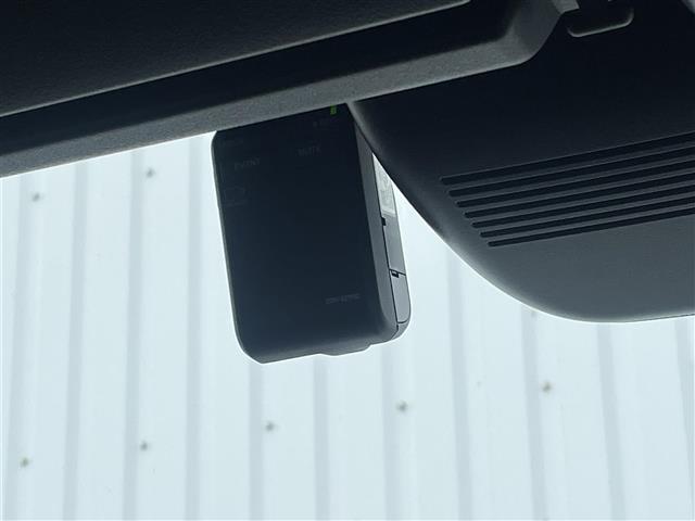 【ドライブレコーダー】映像・音声などの運転中の記録を残します。事故などを起こした起こされた時の証拠になりえますので、もしも時でも安心ですね。