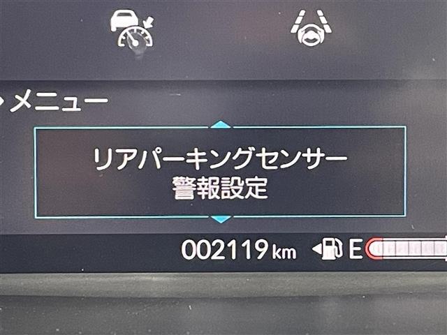 【パーキングセンサー】周囲の障害物に近づくと、ブザーでお知らせして、衝突回避をサポートします！駐車時や、狭い道での走行の際に便利です。