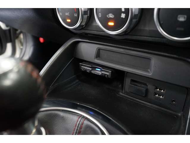 ETC装備ですのでご納車直後からの遠距離ドライブも可能です。土日の利用料金の割引や朝夕の通行料金を割引料金で高速道路をお楽しみ頂けます。カーライフにおける重要性はナビにも匹敵するのではないでしょうか？